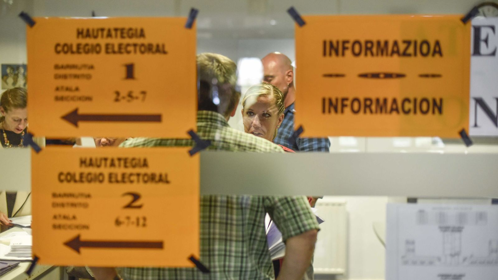 Foto: Votaciones en las elecciones para el País Vasco de 2016 (EFE)