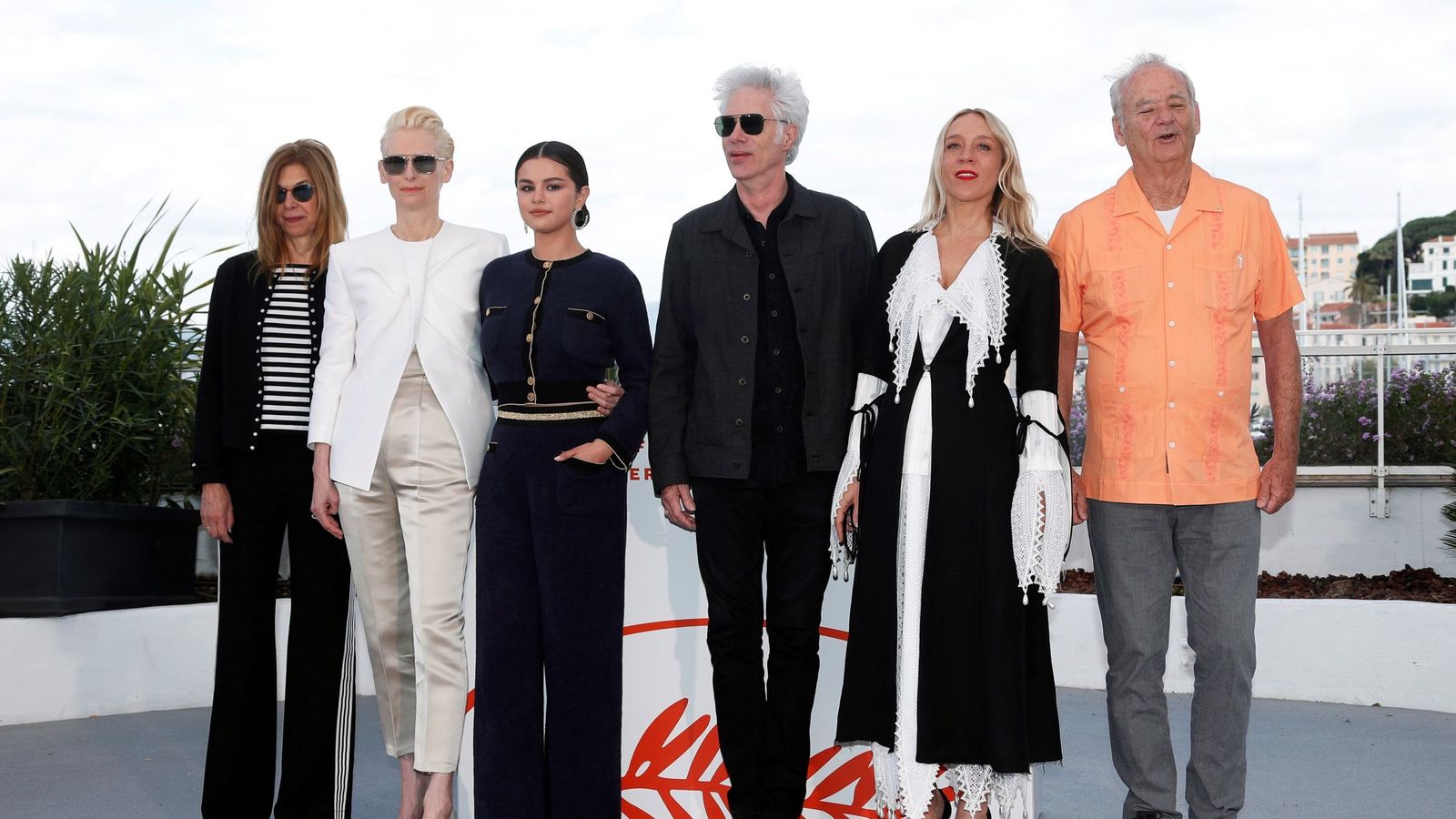 Foto: Sara Driver, Tilda Swinton, Selena Gomez, Jim Jarmusch, Chloe Sevigny y Bill Murray en Cannes. (Efe)