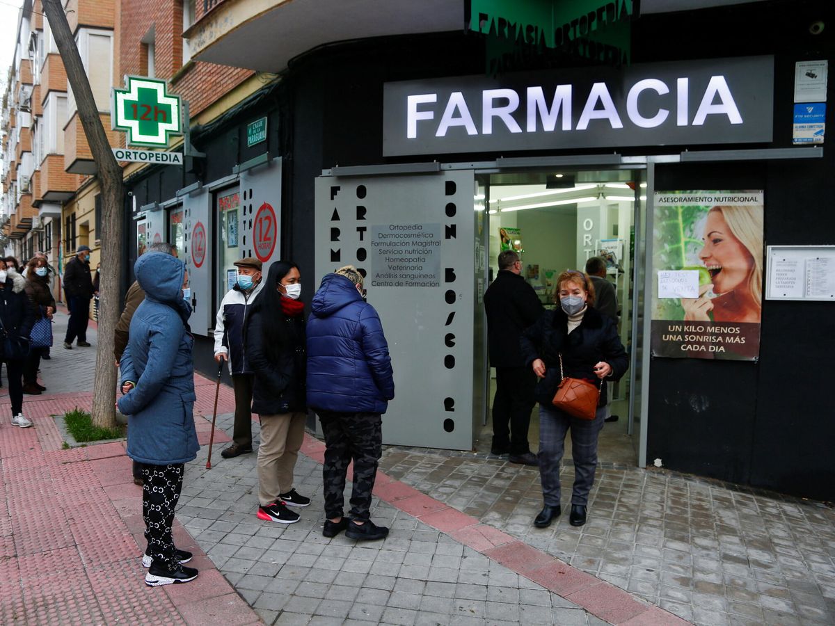 España supera los 100.000 contagios diarios y la incidencia se dispara a  1.508,39