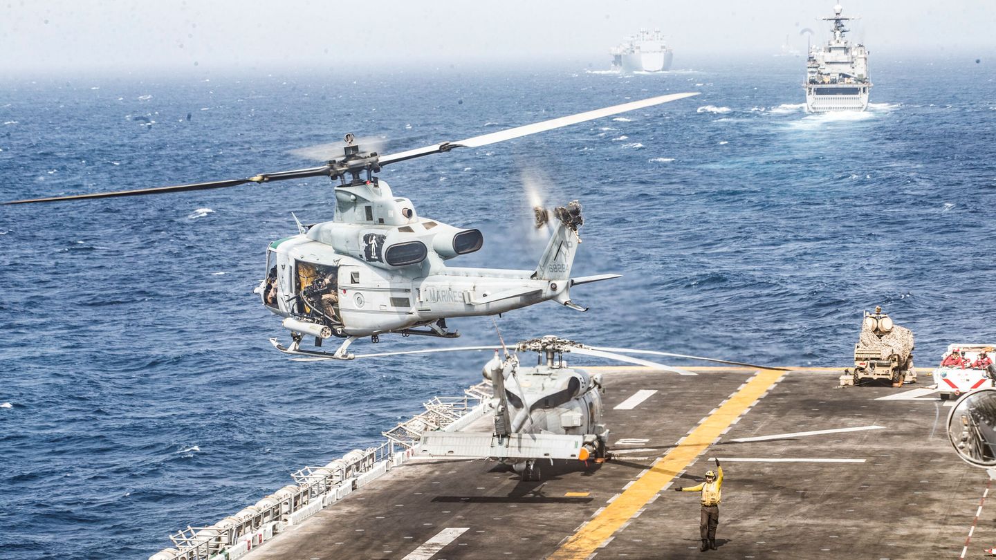 Un helicóptero despega del USS Boxer. (Foto: Reuters)