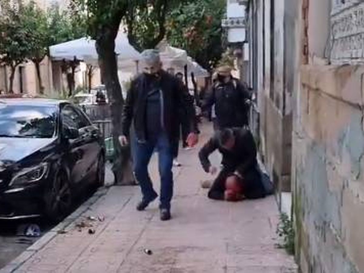 Foto: Agresión en Linares (captura de pantalla de uno de los vídeos)