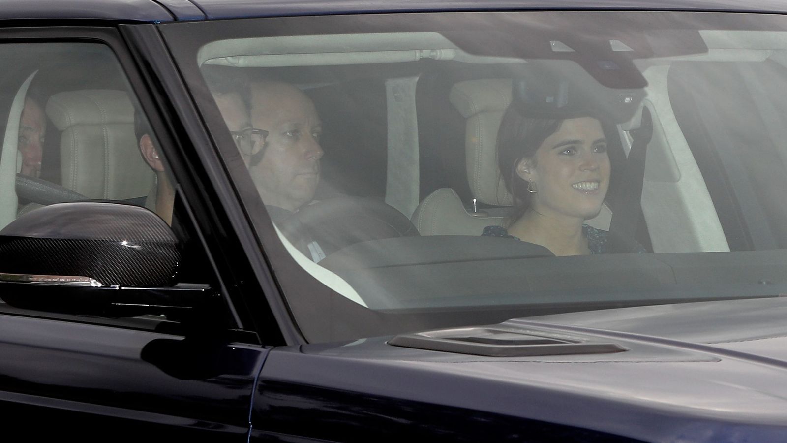 Foto: La princesa Eugenia y Jack Brooksbank llegando a Windsor. (Reuters)