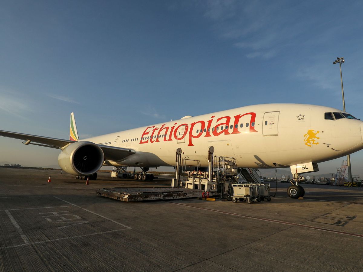 Foto: El avión de carga de Ethiopian Airlines aterrizó en el lugar equivocado (Reuters/Tiksa Negeri)