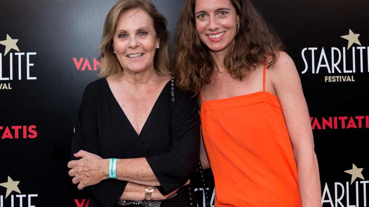 Paloma Barrientos, adjunta al director de Vanitatis, con María Antolín, directora de Publicidad de Vanitatis. (Foto: Helena Sánchez)