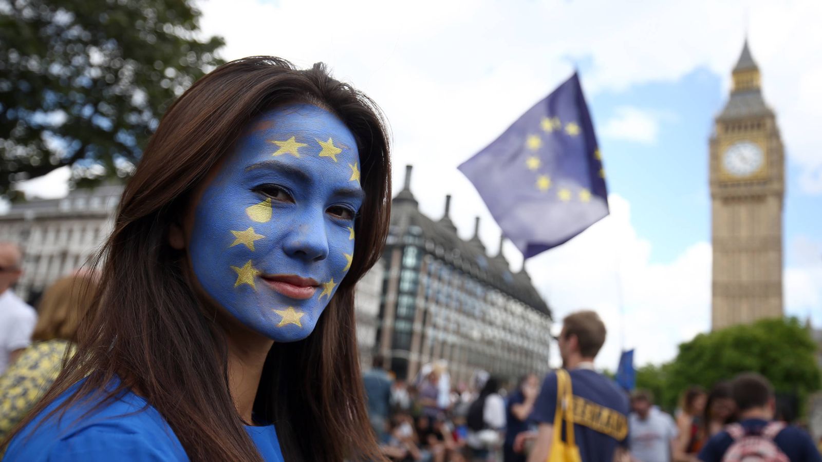 Foto: Una mujer con una bandera de la UE pintada en la cara posa durante una protesta contra el Brexit, en Londres, el 2 de julio de 2016 (Reuters).