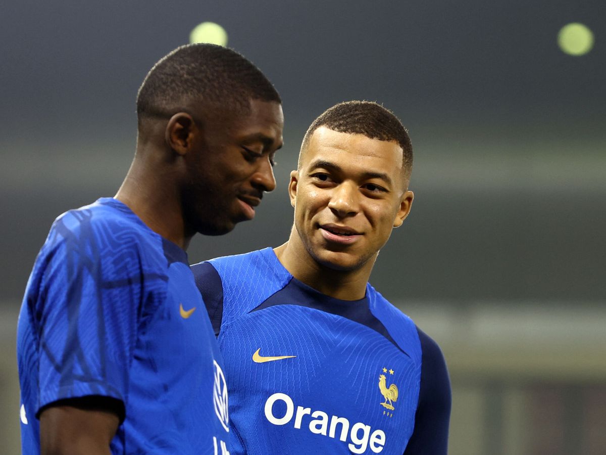 Foto: Mbappé y Dembélé, en un entrenamiento con Francia. (Reuters/Bernadett Szabo)