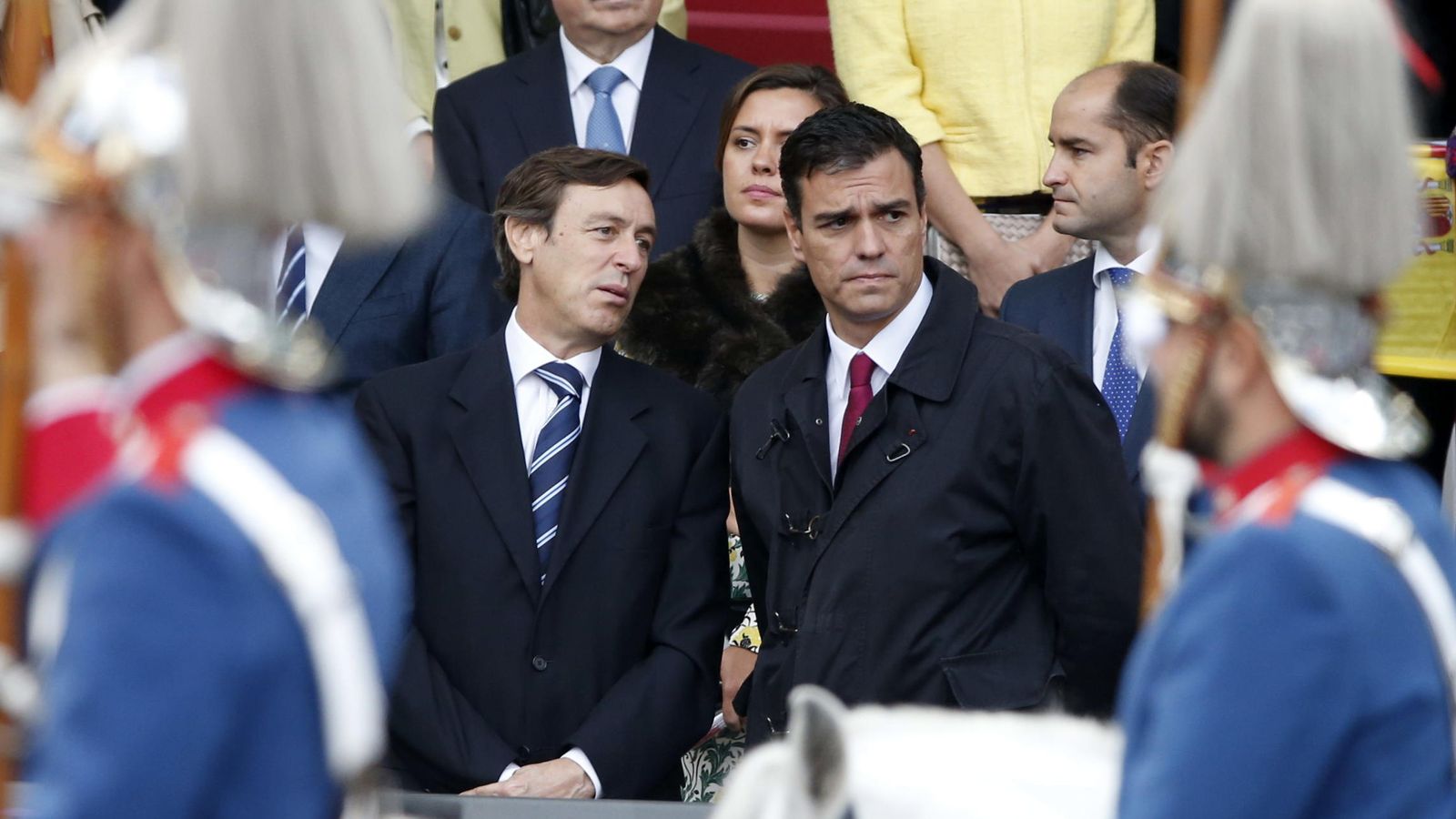 Foto: El portavoz del PP en el Congreso, Rafael Hernando y el líder de los socialistas, Pedro Sánchez. (EFE)