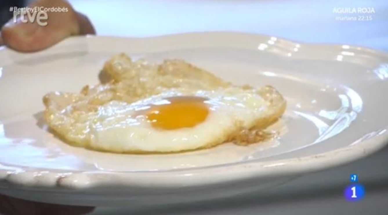 El primer huevo que cocina Bertín en televisión