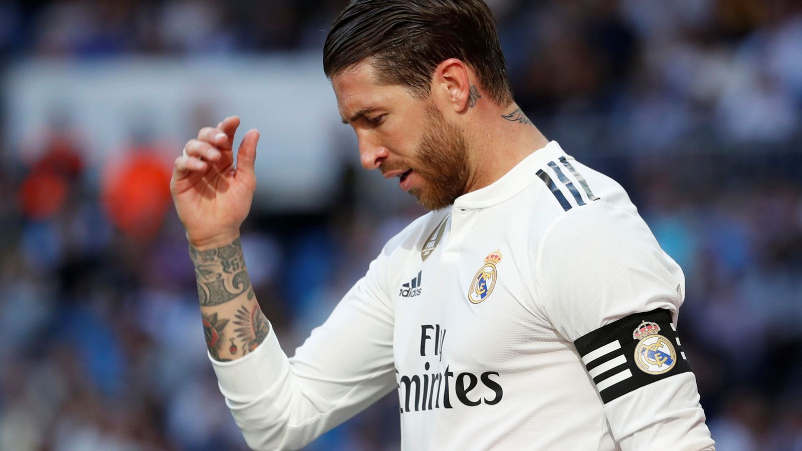 Foto: Sergio Ramos, capitán del Real Madrid, se lamenta durante un partido. (EFE)
