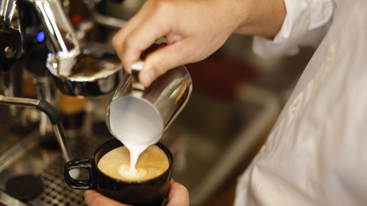 Las tazas de café que debes tomar para evitar un ictus y la demencia, según un nuevo estudio