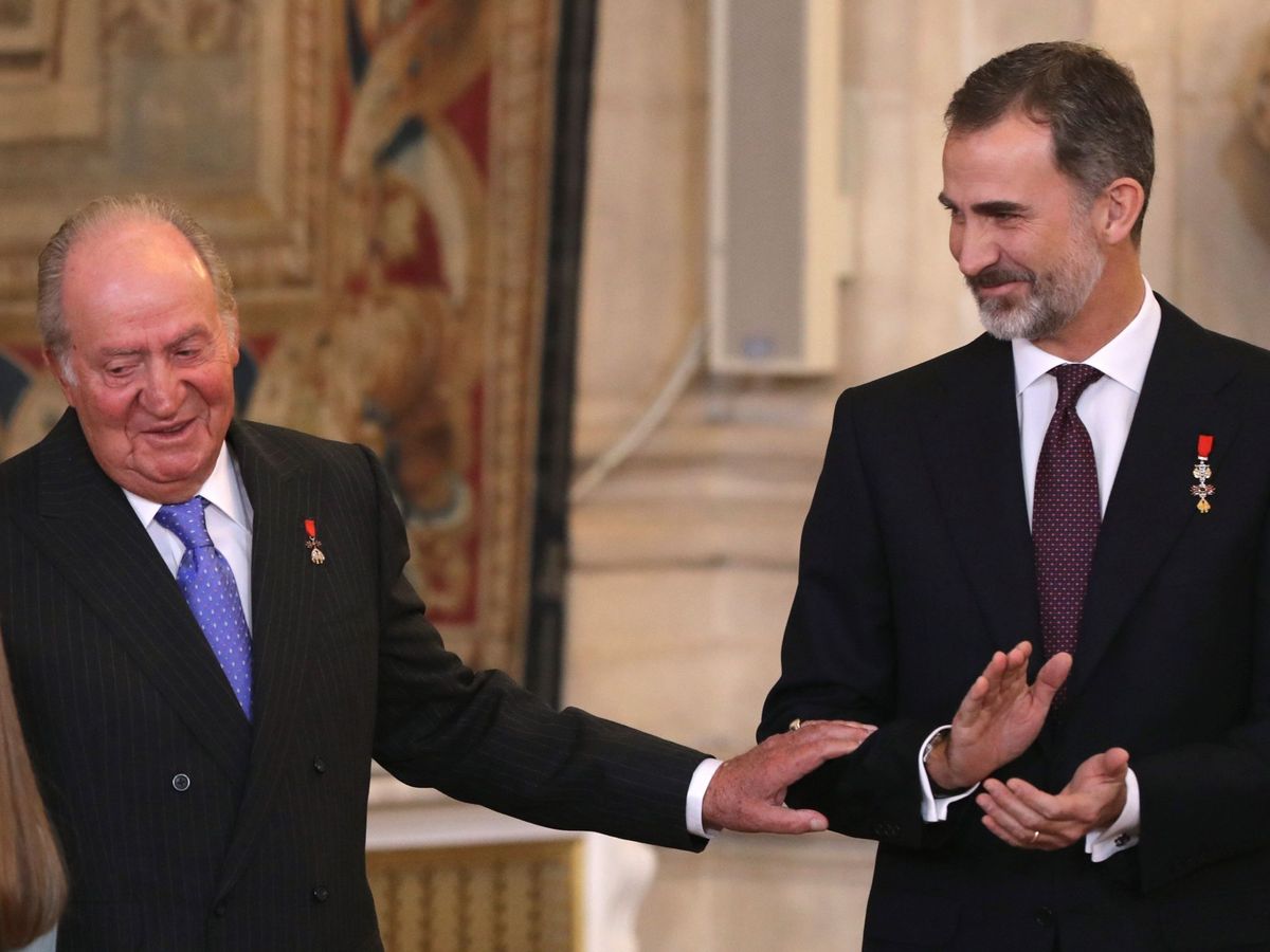 Foto: Felipe VI, junto a don Juan Carlos, en 2018 en el Palacio Real. (EFE)