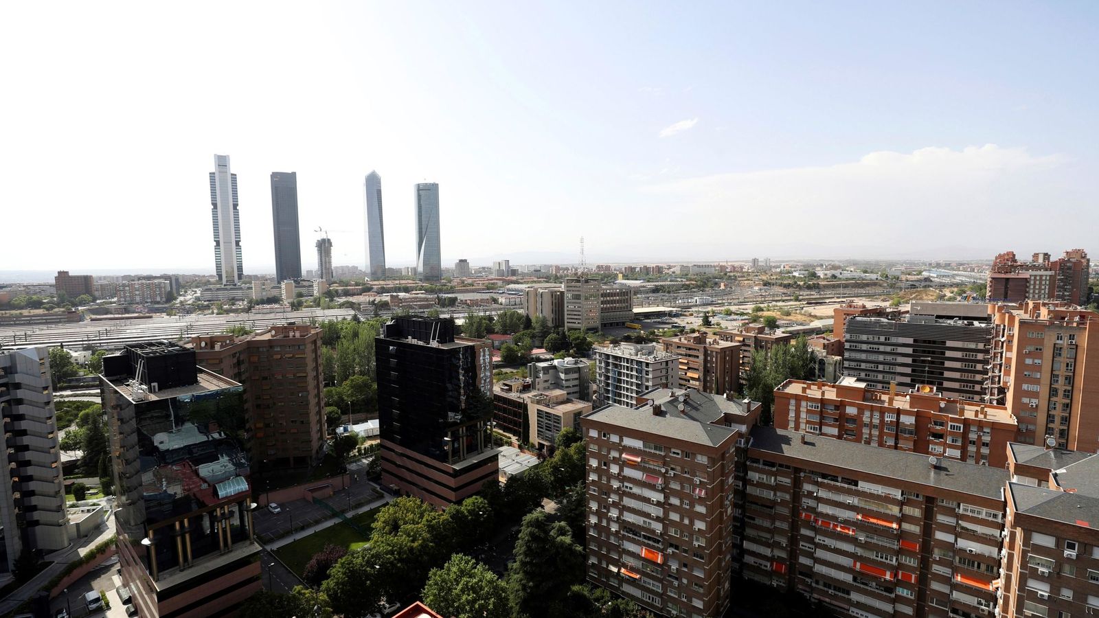 Foto: Vista general de las cuatro torres y el espacio donde arrancará la Operación Chamartín (Efe)