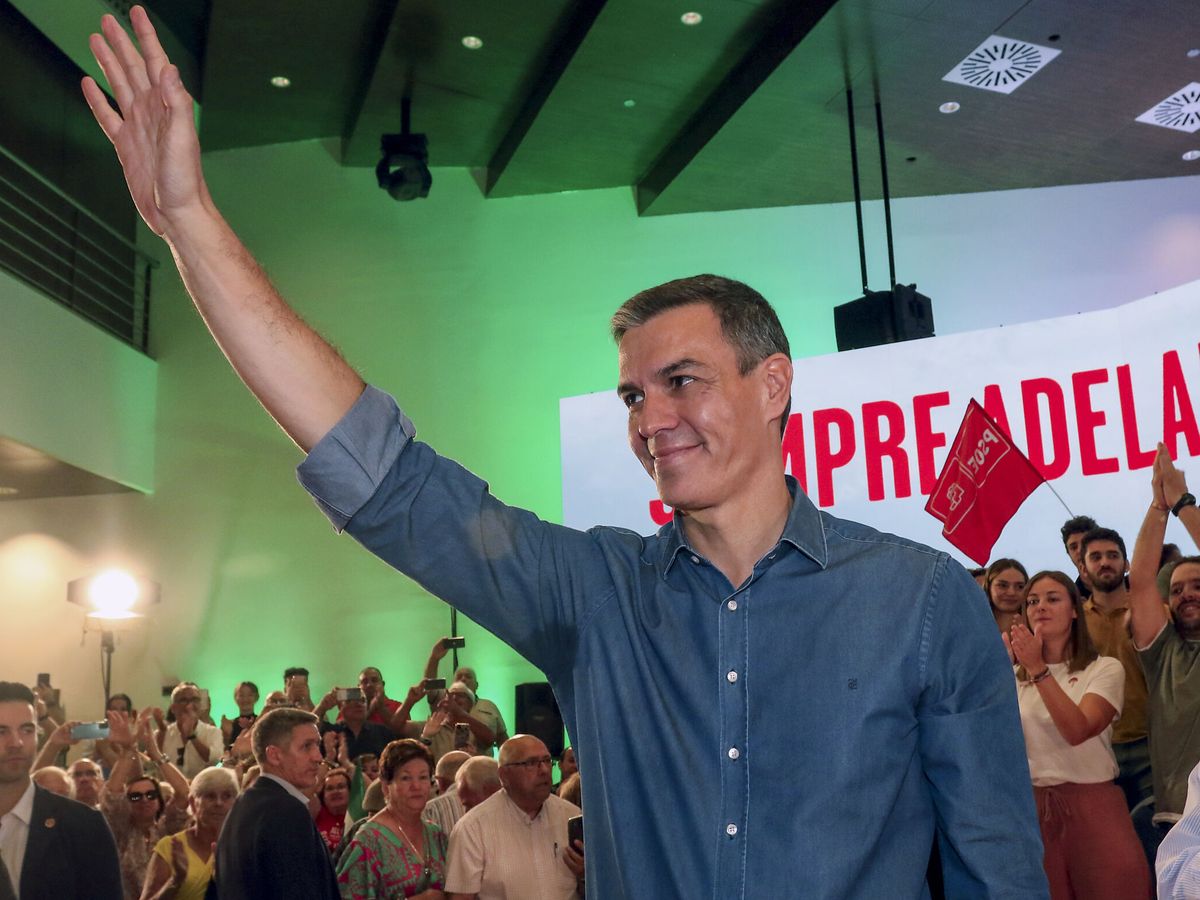 Foto: Pedro Sánchez, en el acto del PSOE en Granada. (Pepe Torres / EFE)