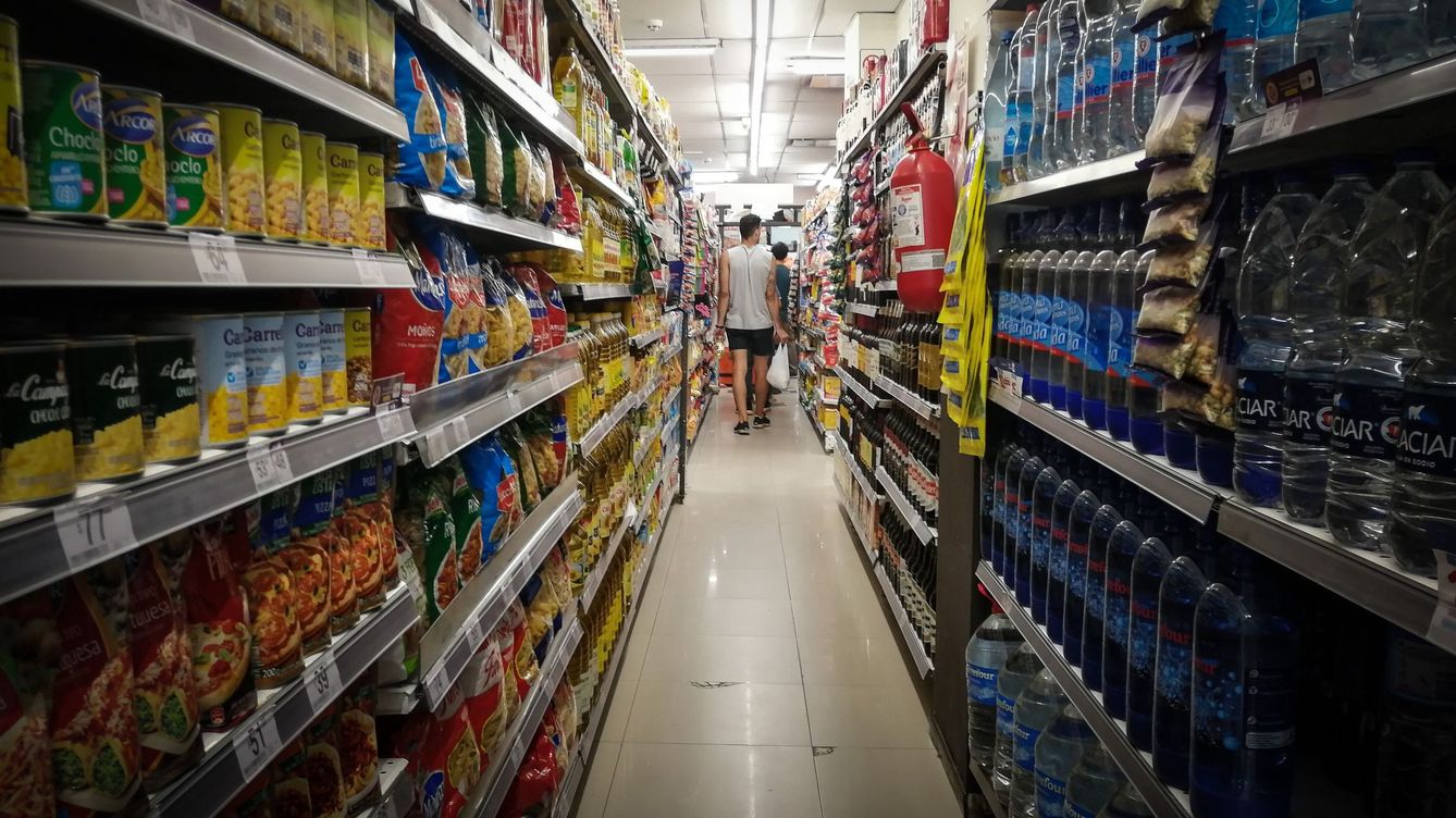 Foto: Pasillo de un supermercado. (EFE/J.I. Roncorini)