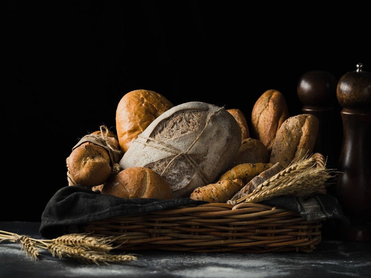 Foto: Lo importante no es que dejes de tomar pan, sino que ingieras el que es bueno para tu salud (Unsplash)