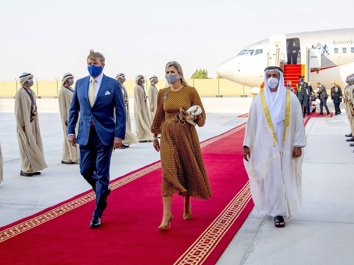 Foto: Guillermo y Máxima de Holanda, a su llegada a Abu Dabi. (Cordon Press)