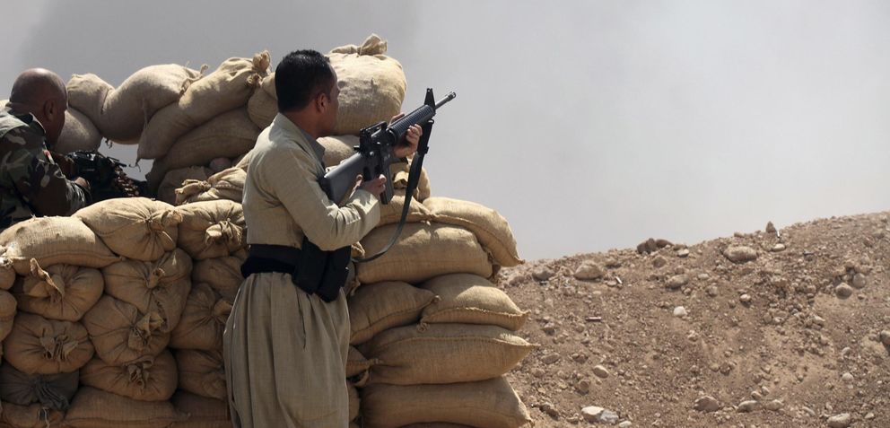 'Peshmergas' montan guardia en la provincia de Nínive. (Reuters)