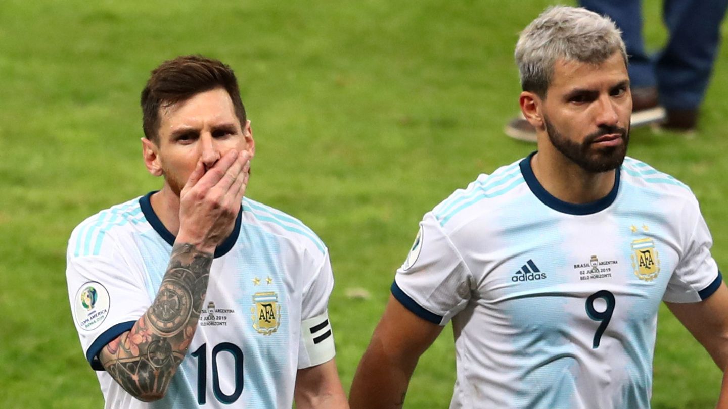 Agüero y Messi, durante un Argentina-Brasil de 2019. (Reuters)