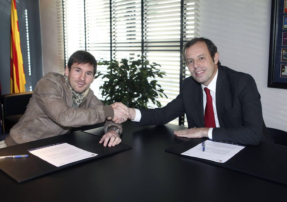 Foto: Messi y Rosell, tras la firma de la última renovación del argentino 