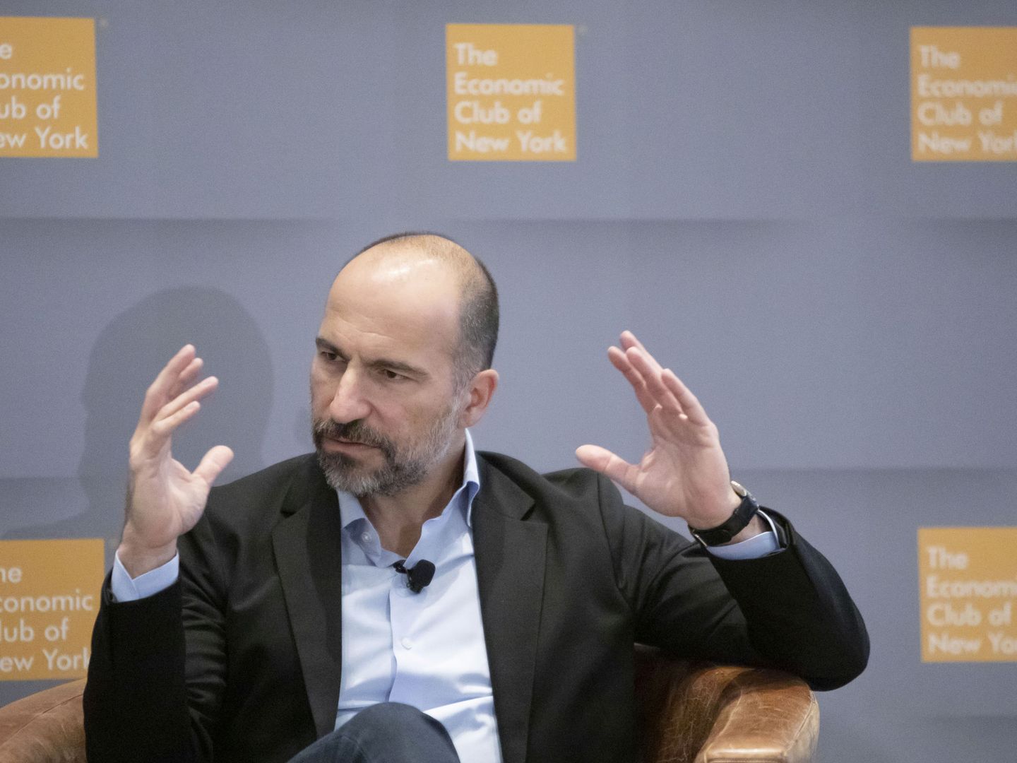 El CEO de Uber, Dara Khosrowshahi, en un acto. (Reuters)