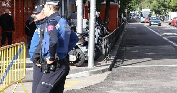 Foto: Agentes de la Policía en el barrio madrileño de Puente de Vallecas (Policía de Madrid)