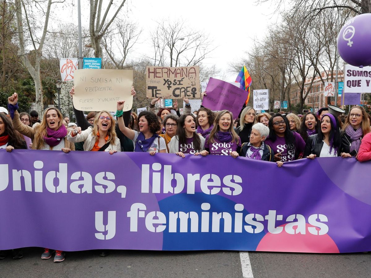Foto: La ministra de Igualdad, Irene Montero, junto a otros miembros de Unidas Podemos en el Gobierno, durante la manifestación por el Día de la Mujer. (EFE)