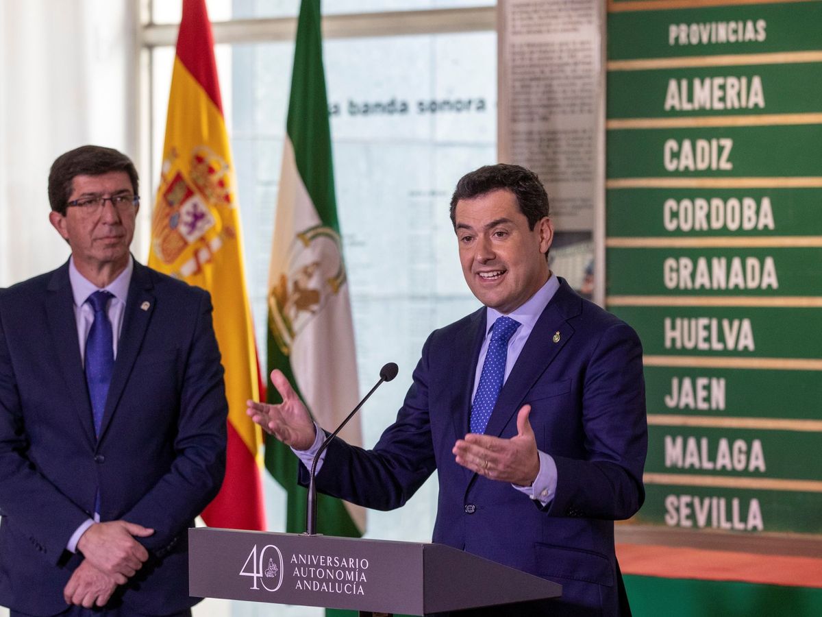 Foto: El presidente andaluz, Juanma Moreno, junto al vicepresidente, Juan Marín (i). (EFE)