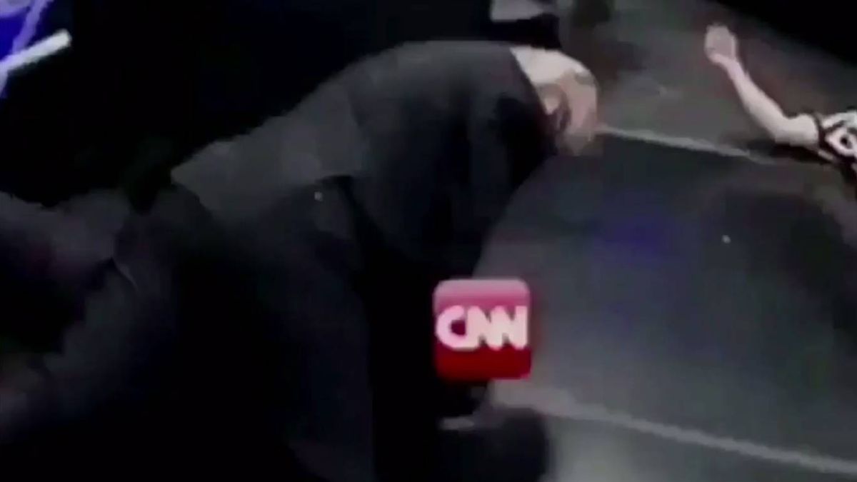 Nuevo lío de Trump en Twitter: comparte un vídeo dándole una paliza a la CNN