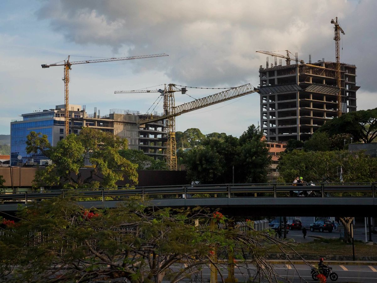 Foto: ACR prevé que la falta de mano de obra reduzca a 80.000 los pisos nuevos al año. (fOTO: eFE)