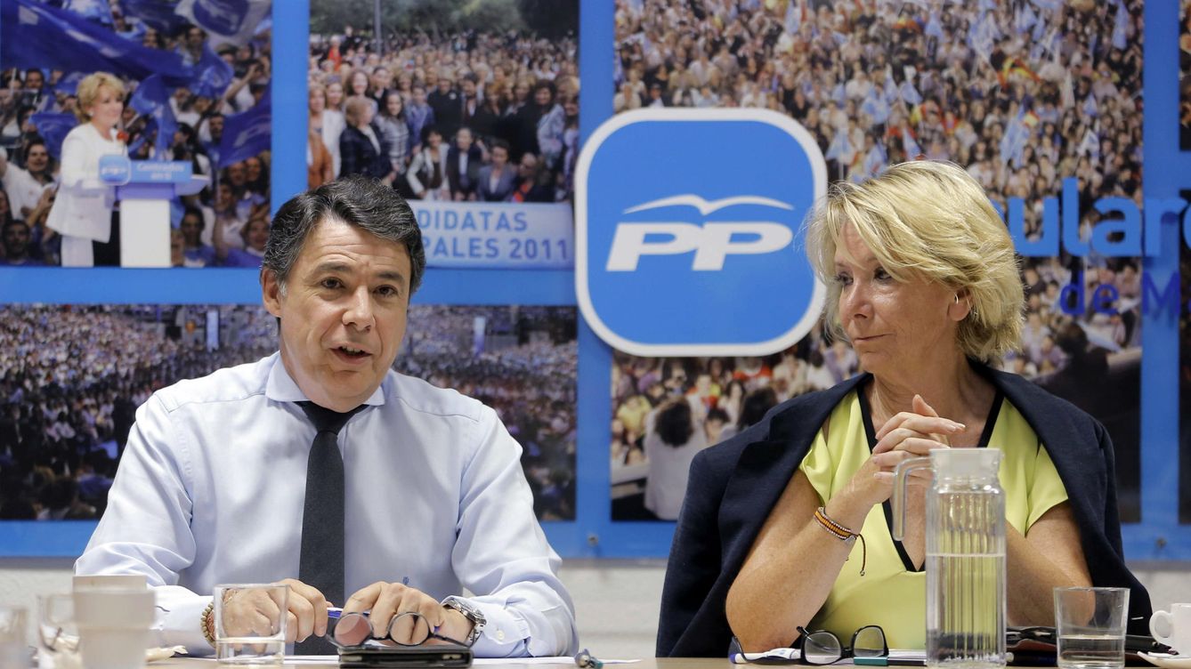 Foto: Fotografía facilitada por el PP de Madrid de su presidenta, Esperanza Aguirre (d), junto al presidente de la Comunidad de Madrid, Ignacio González. (EFE)