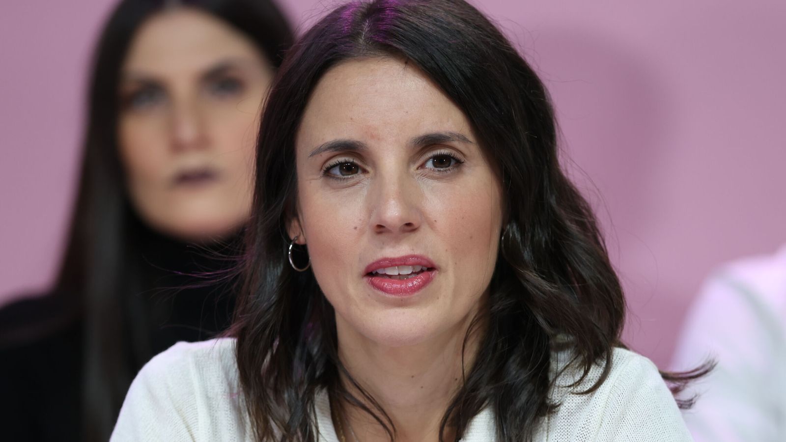 Irene Montero pide "disculpas por el espectáculo" pero cree "valioso" el acuerdo con ERC