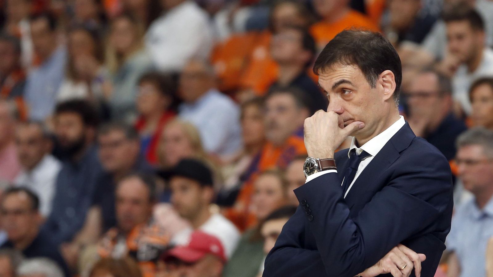 Foto: Bartzokas en su último partido como entrenador del Barça ante el Valencia. (EFE)
