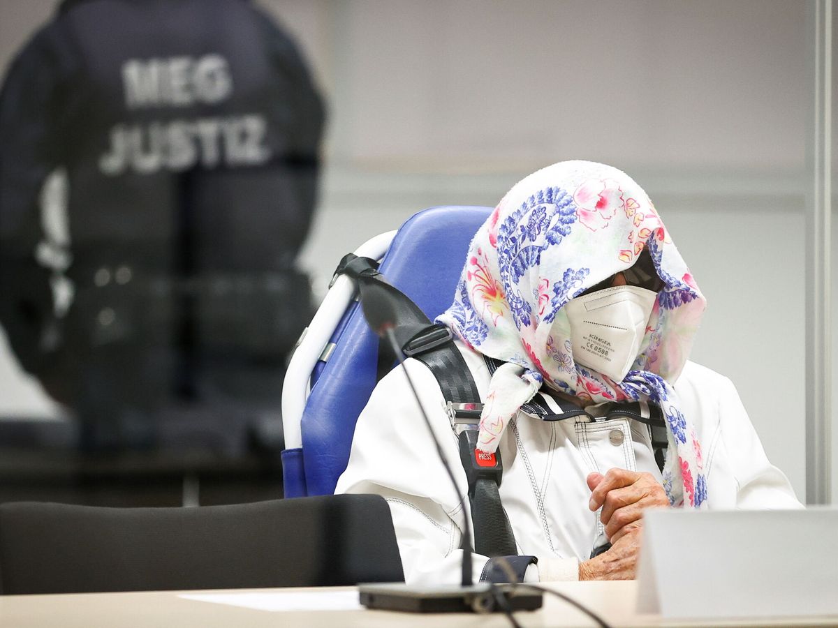 Foto: Irmgard Furchner al inicio del juicio. (Reuters/Christian Charisius)