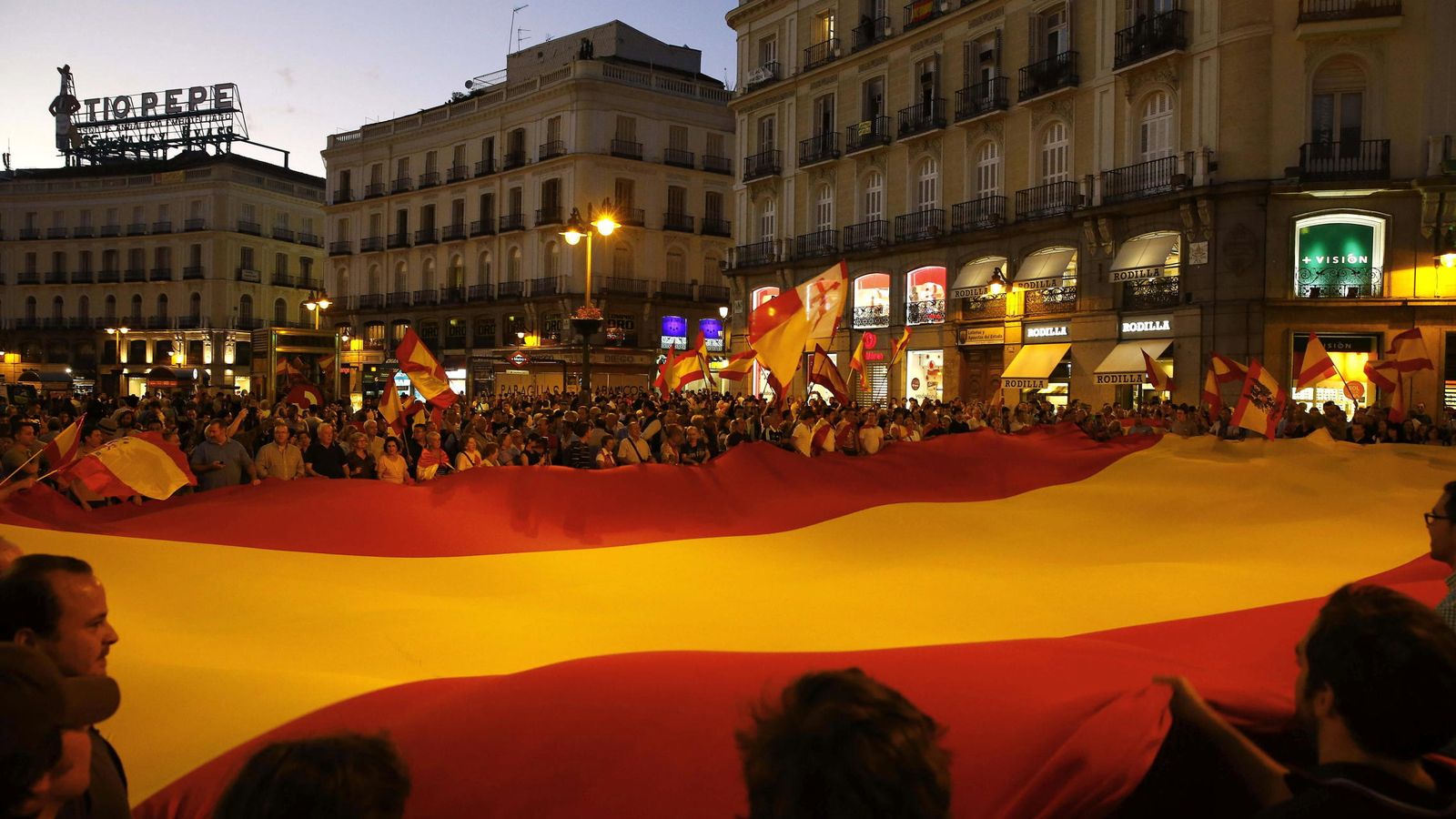 Foto: Concentración en la Puerta del Sol contra la independencia catalana (EFE)