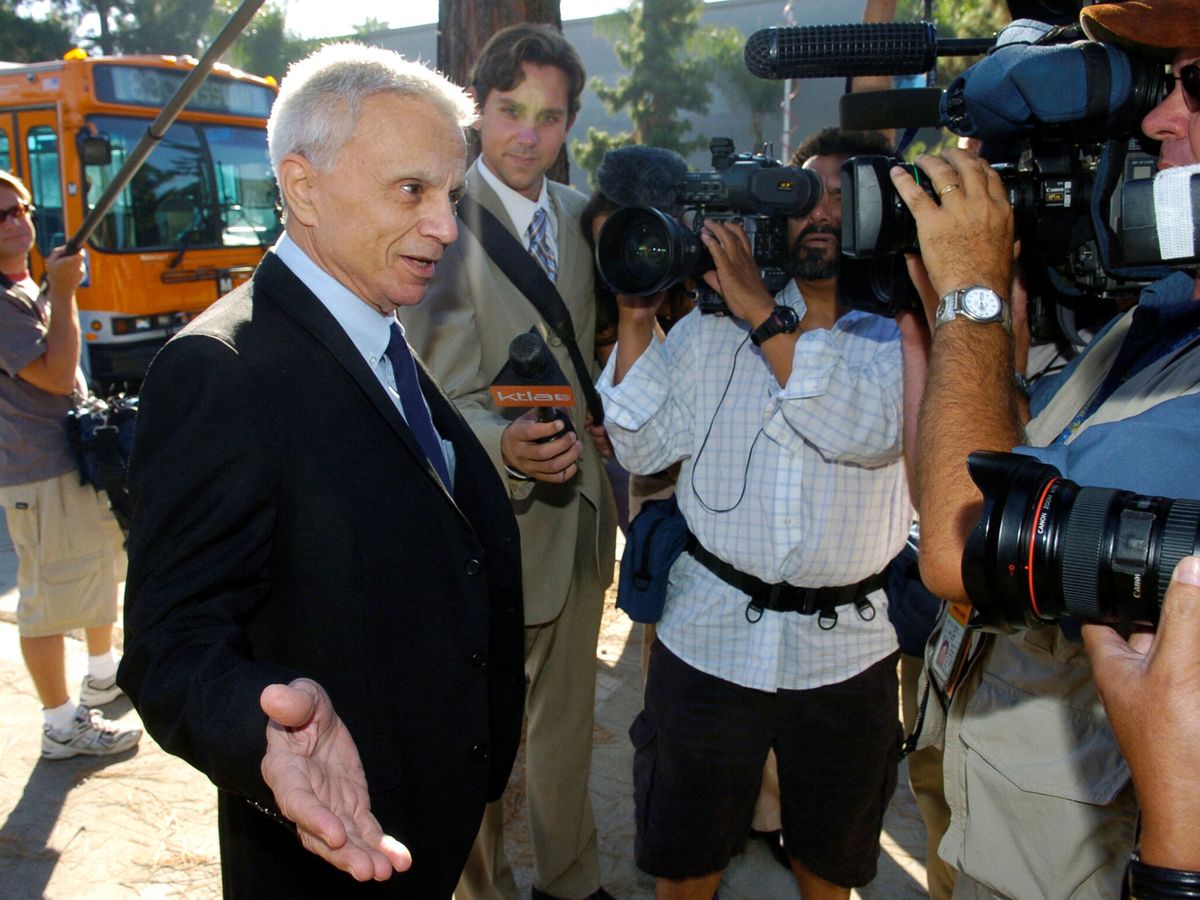 Foto: El actor Robert Blake, durante un juicio de la muerte de su mujeren 2005. (Reuters/Chris Pizzello)