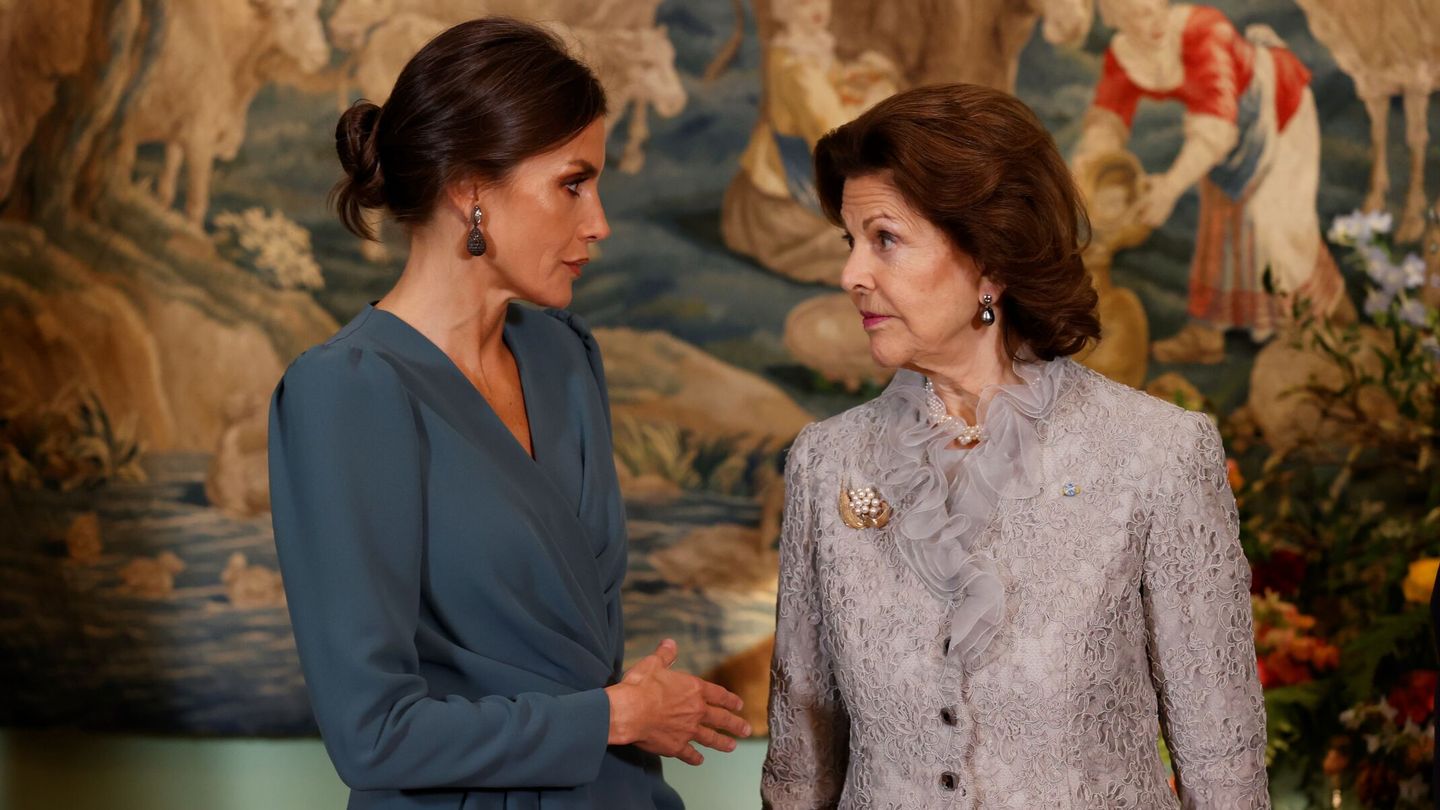 La reina Letizia y la reina Silvia. (EFE/Juanjo Martín)