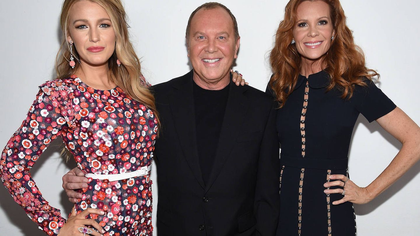 Michael Kors con Blake Lively y su madre (Getty).