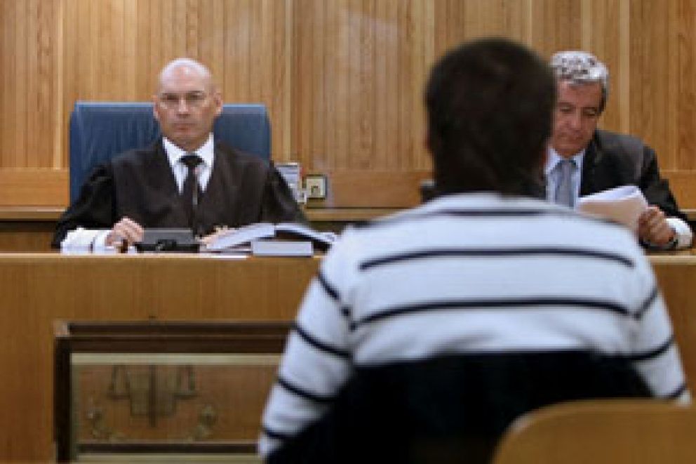 Foto: Denuncian al juez Bermúdez por expulsar de un juicio a una letrada con velo