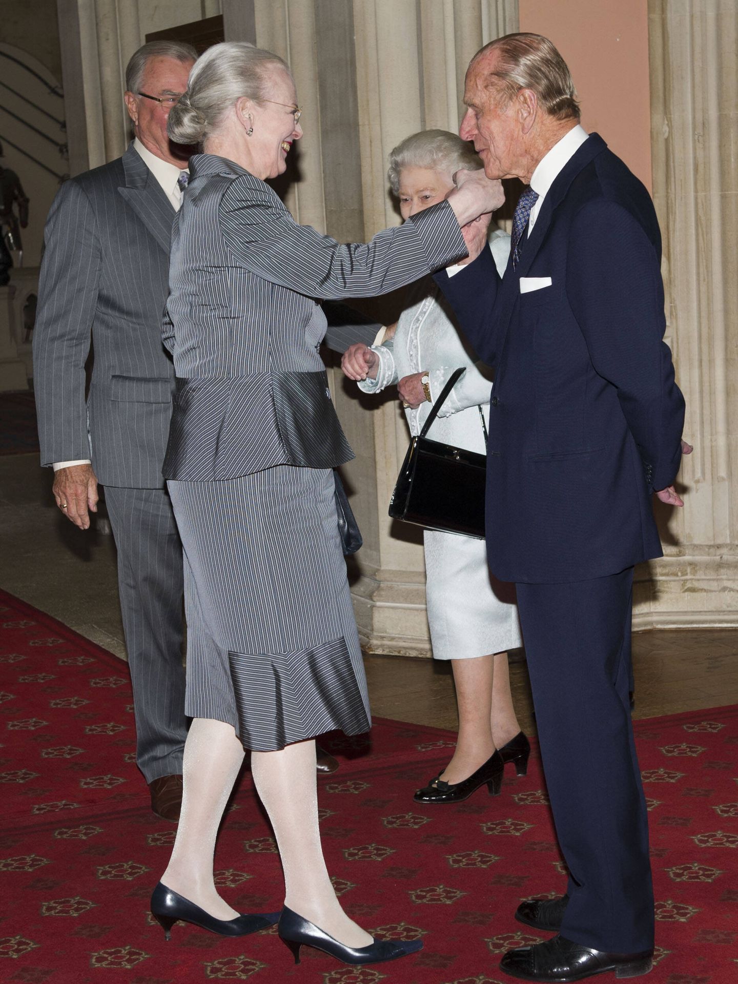 Isabel II y el duque de Edimburgo recibieron a Margarita y su esposo en Windsor en 2012. (Getty)