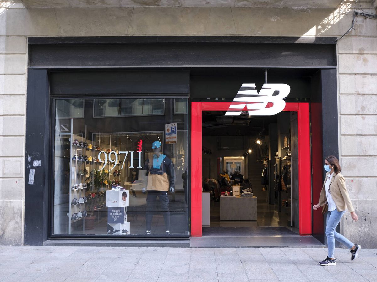Instituto Desempleados atlántico New Balance baraja cerrar 20 tiendas en España y Portugal para priorizar el  e-commerce