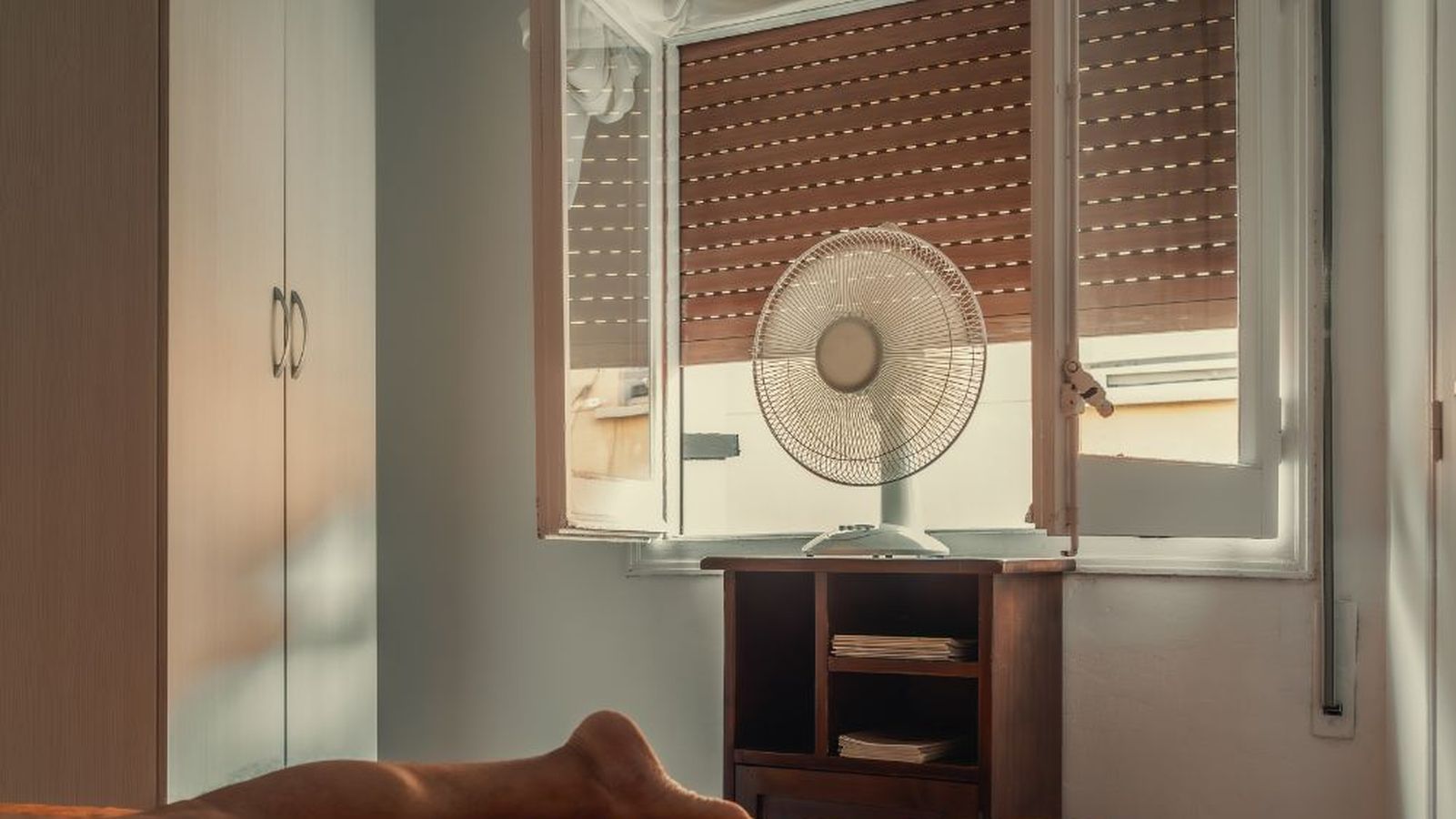 Ola de calor y sin aire acondicionado en un piso de alquiler: ¿Puedes exigir al propietario que costee la instalación?