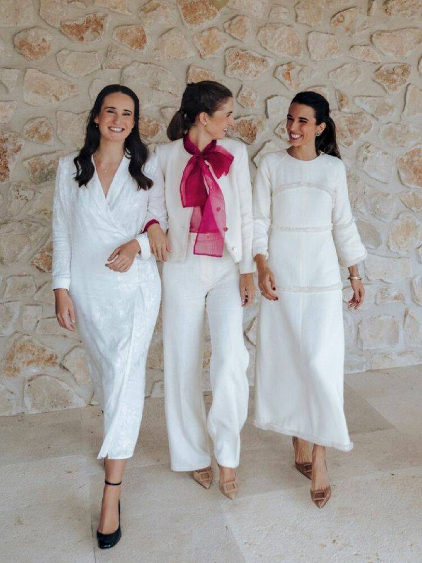 Las hermanas Ana, Alejandra y Laura Corsini celebran juntas el bautizo de sus hijos. (Instagram/@mrslauracorsini)