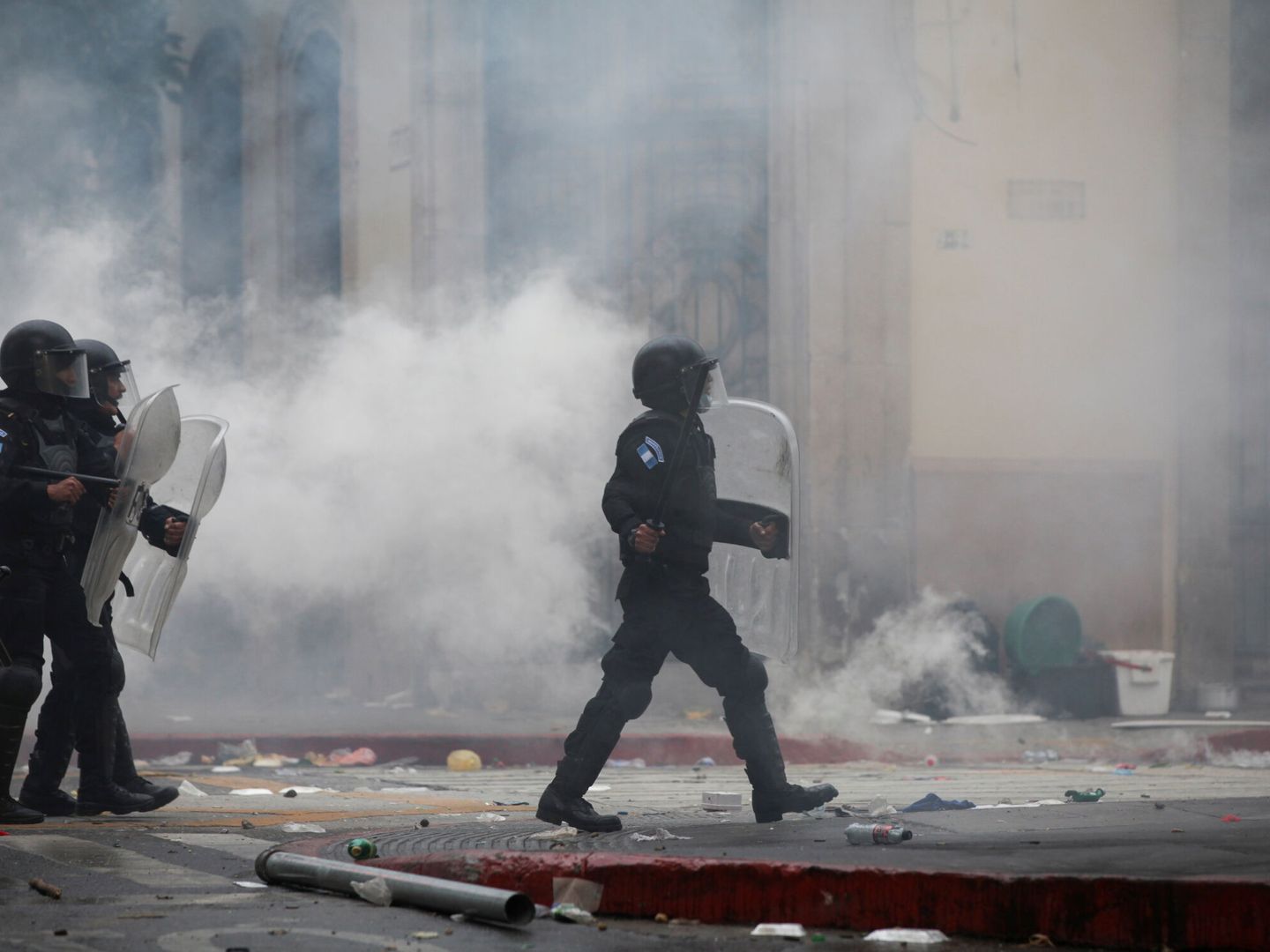 Policías antidisturbios en Guatemala. (Reuters) 