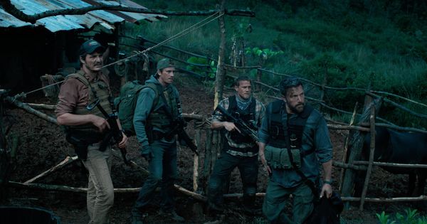 Foto: Pascal, Hedlund, Hunnam y Affleck en 'Triple Frontera'. (Netflix)