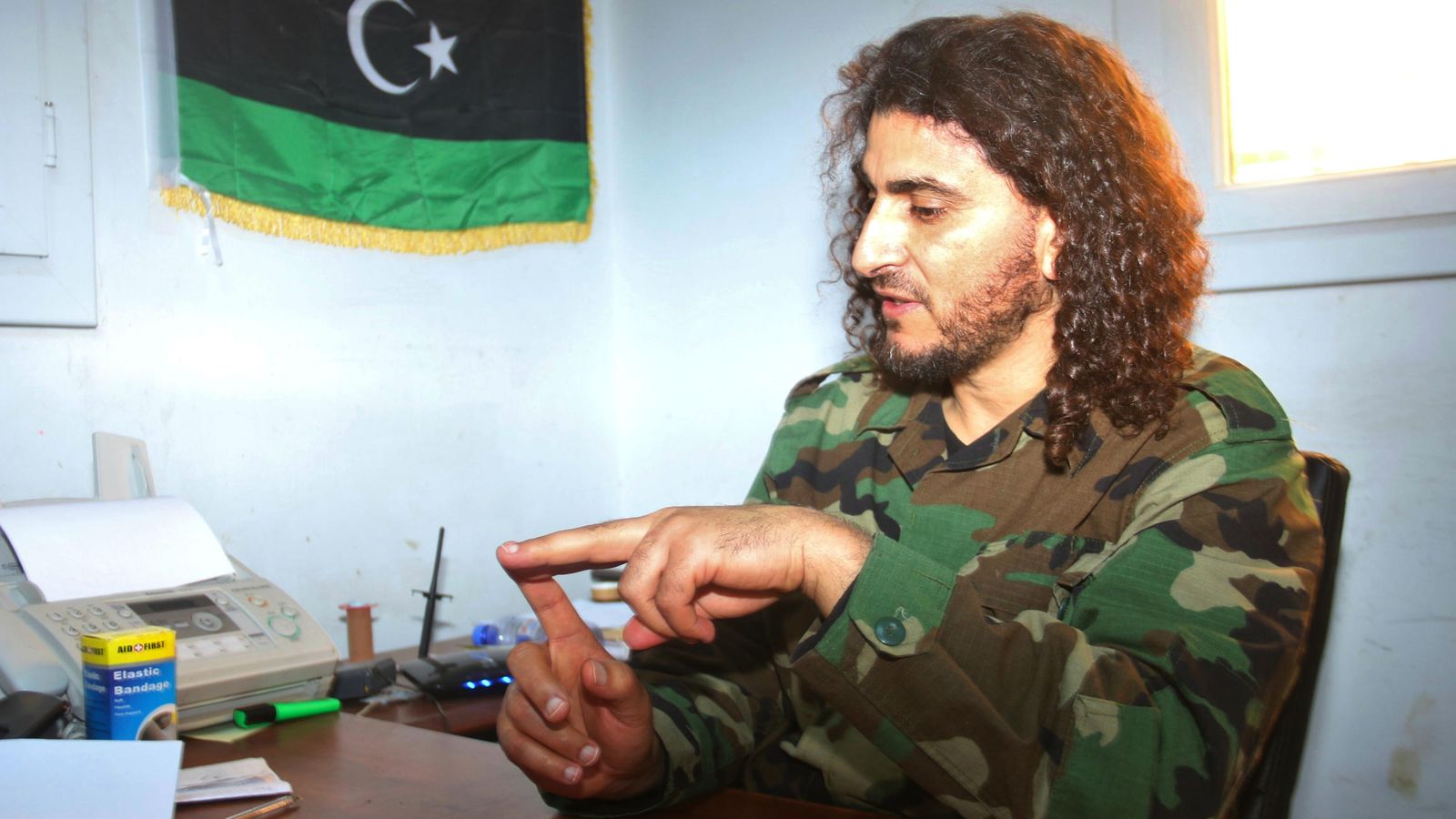 Foto: Sami el-Ghorabli, líder de la 'katiba' (batallón) que inició una ola de detenciones contra el ISIS en Sabratha (Foto: Abdulá Oshah).
