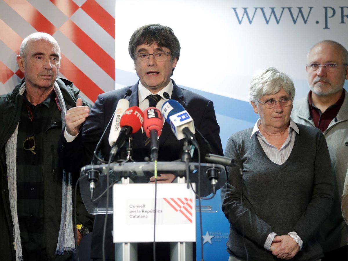 Foto: Puigdemont, en una rueda de prensa del Consell. (EFE/Olivier Hoslet)