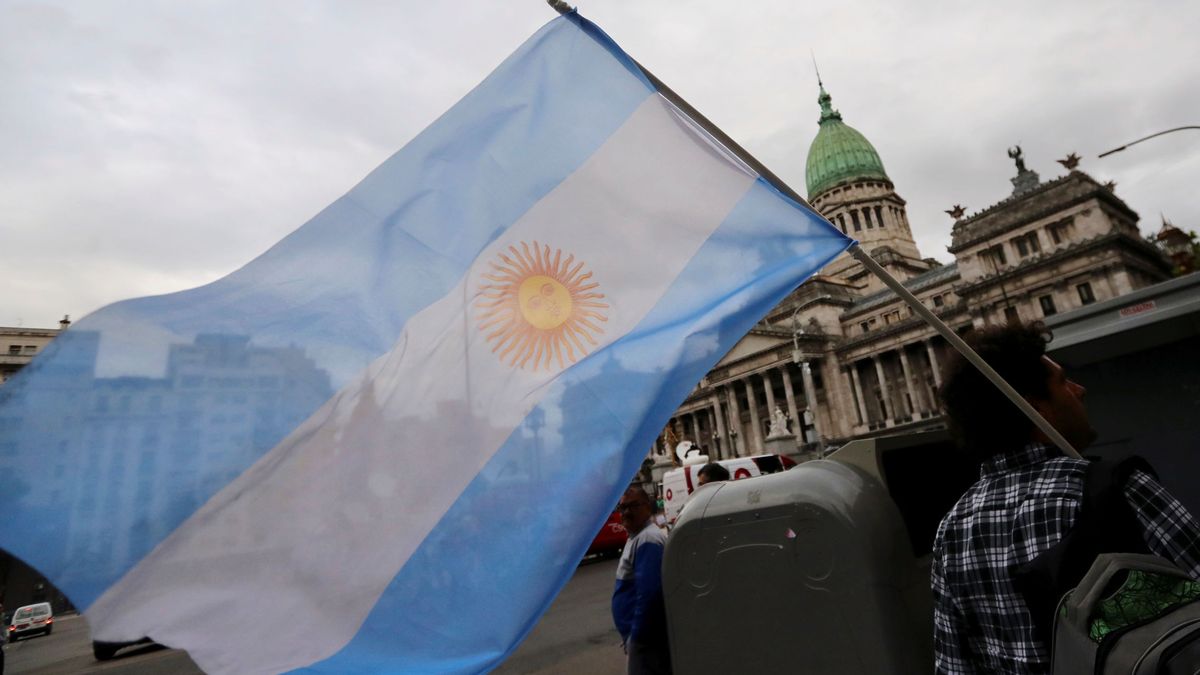 Los gigantes del Ibex más expuestos al descalabro de los mercados argentinos