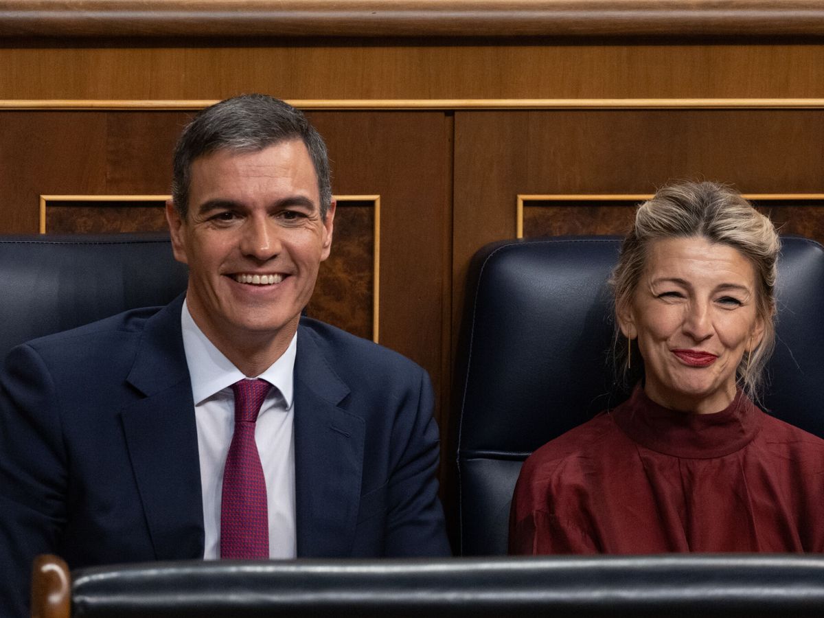 Foto: El presidente del Gobierno, Pedro Sánchez, y la ministra de Trabajo, Yolanda Díaz. (EP/Eduardo Parra)