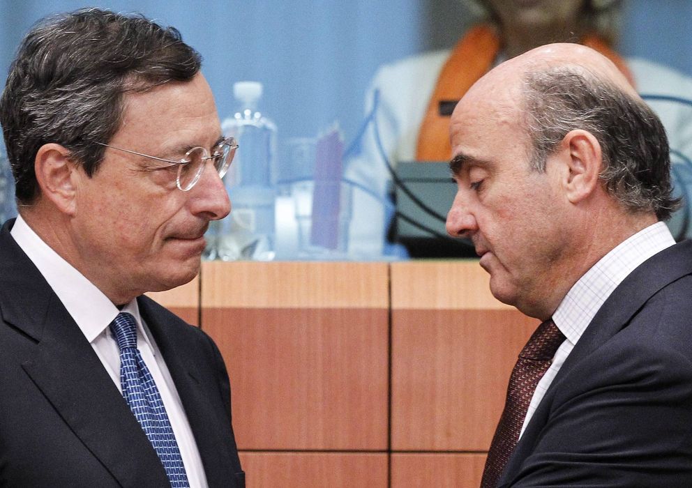 Foto: El presidente del Banco Central Europeo (BCE), Mario Draghi, y Luis de Guindos. (EFE)