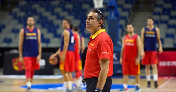 Foto: Sergio Scariolo, en un entrenamiento de la Selección en la última ventana FIBA. (EFE) 